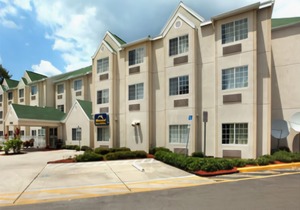 Days Inn & Suites by Wyndham Tampa/Raymond James Stadium