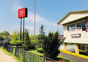 Red Carpet Inn - Stamford