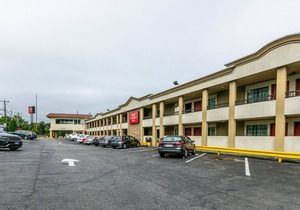 Red Carpet Inn - Stamford