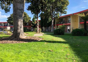 Econo Lodge Inn & Suites Oakland Airport