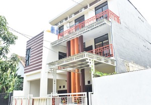 RedDoorz Syariah Near Gelora Delta Sidoarjo 2