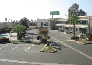 Bakersfield Inn & Suites