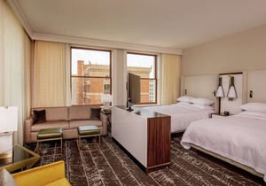 DoubleTree by Hilton Youngstown Downtown