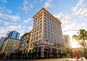 Gaslamp Plaza Suites