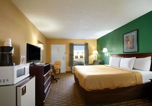 Days Inn & Suites by Wyndham Duncan/Spartanburg