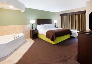 AmericInn by Wyndham DeWitt