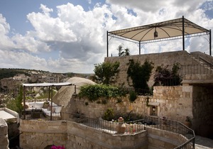 Hezen Cave Hotel