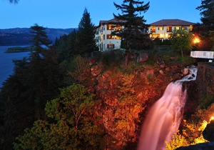 Columbia Cliff Villas