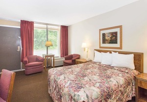 Days Inn by Wyndham Dubuque