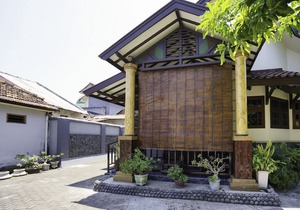 OYO 1642 Penginapan Anggrek Syariah 2