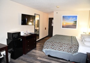 Days Inn & Suites by Wyndham Kaukauna WI