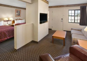 Days Inn & Suites by Wyndham Kokomo