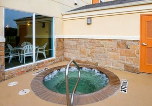 2-Star Hotel ∙ Comfort Suites Palestine
