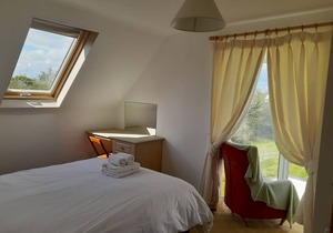 Burren Way Cottage 02 - sleeps 6 guests in 3 bedrooms