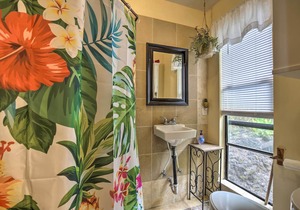 Kona Cottage w/Lanai & Ocean Views on Coffee Farm!