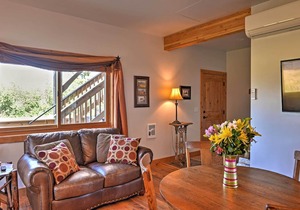 R Lazy S Inn Apt by River - 30 Min. to Whitefish!