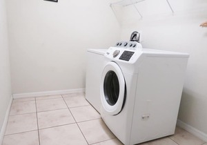 Modern 9 Bed 6 Bath House - Fully equipped home with pool, amenities & more