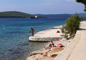 One bedroom apartment near beach Bobovišća na Moru, Brač (A-5683-a)
