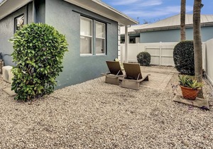Downtown Delray Studio With Private Yard.