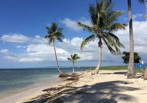 Breathtaking views from private balcony, pool, beach, golf, WiFi, A/C, sleeps 6.