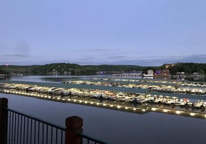 Cedar Glen Penthouse, Spacious Loft Condo Sleeps 10, 2 Pools, Close to Ballpark