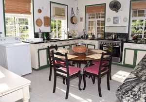 Luxurious Eco friendly, Vegetarian Suite in the Hummingbird Apartment
