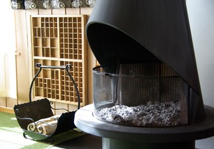 Cabin in meditative oakwood (Neshagen 3)