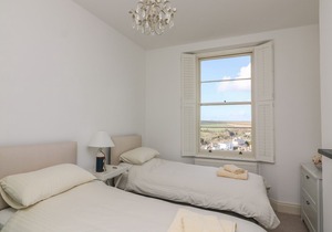 1 North Crest House, SALCOMBE