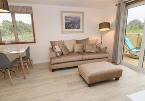 12 Meadow Retreat