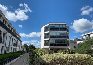 Chertsey - Beautiful 2 Bedroom Penthouse