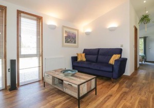 9 Meadow Retreat