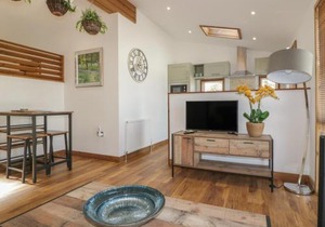 9 Meadow Retreat