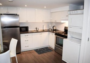 High Park Spacious & Bright Studio