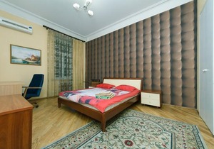 One Bedroom 62 Krutyi Descent Near Khreshchatyk