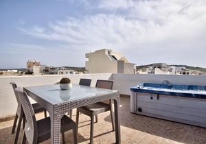 St Paul's Bay Penthouse with Views