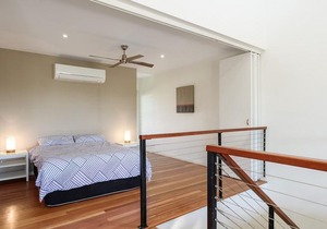Unit 2 Rainbow Surf - Modern double storey townhouse with large shared pool close to beach and shops