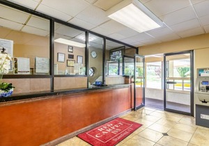Red Carpet Inn - Stamford