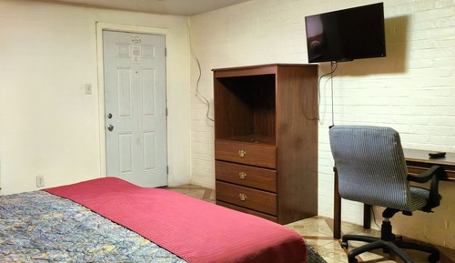 Room, 1 King Bed, Smoking