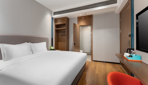 Standard Room, 1 King Bed