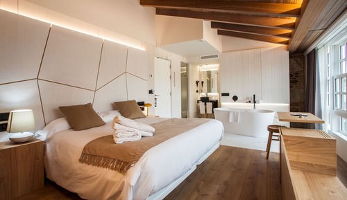 Deluxe Double Room, 1 King Bed, City View