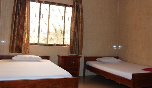 Twin Room (Fan)