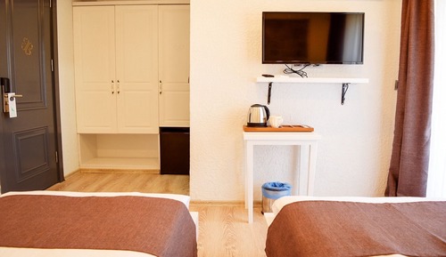 Standard Twin Room, Multiple Beds, Courtyard View