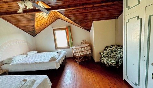 Classic Triple Room, Private Bathroom