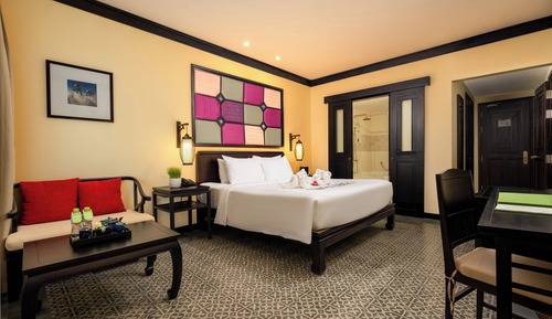 Deluxe Room, 1 Queen Bed, Balcony (Garden/City View)