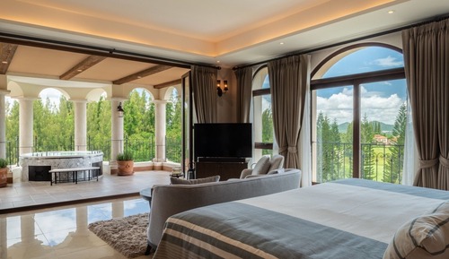 Jacuzzi Suites