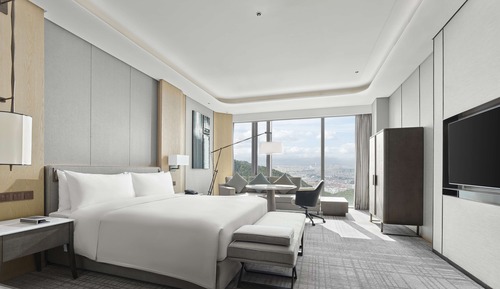 KING DELUXE SUITE