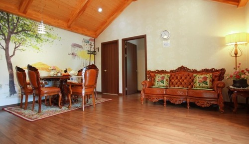 Room (Sun room)