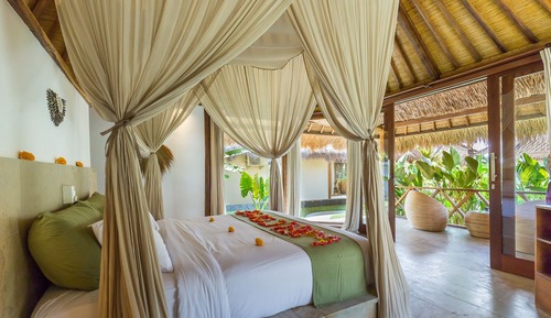 Exclusive Room, 1 King Bed, Pool View