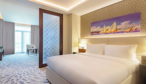 Room, 1 King Bed (Spacious Guest)