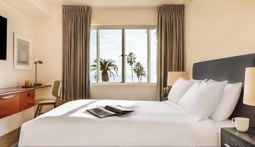 Signature Suite, 1 Queen Bed with Sofa bed